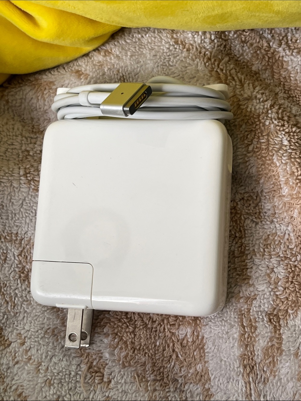 Apple White Magnetic Laptop Power Adapter Charger with Cable